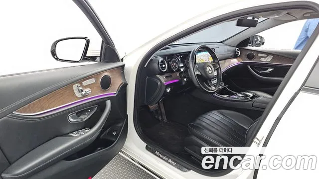 Mercedes-Benz E-Class 2017 — фото 10