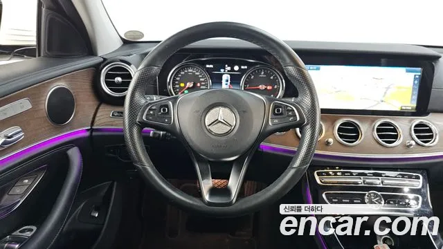Mercedes-Benz E-Class 2017 — фото 13