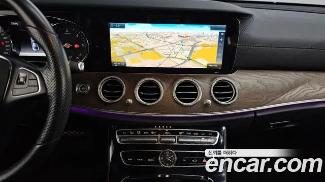 Mercedes-Benz E-Class 2017 — фото 14