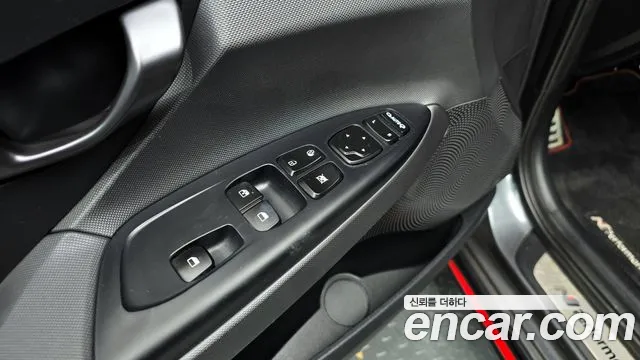 Hyundai Veloster 2021 — фото 17