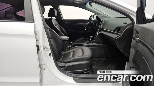 Hyundai AVANTE 2019 — фото 10