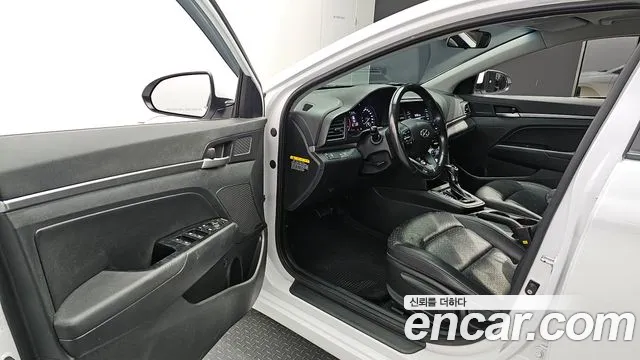 Hyundai AVANTE 2019 — фото 11
