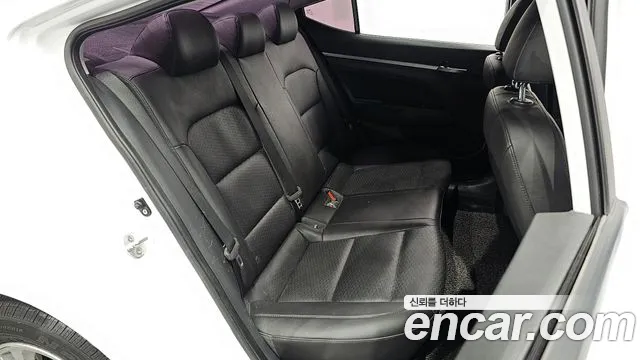 Hyundai AVANTE 2019 — фото 12