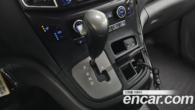 Hyundai Starex 2019 — фото 9