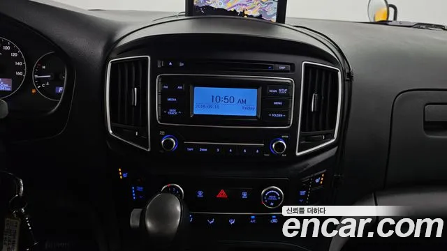 Hyundai Starex 2019 — фото 16