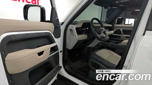 Land Rover Defender 2023 — фото 10