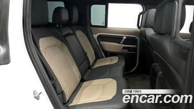 Land Rover Defender 2023 — фото 12