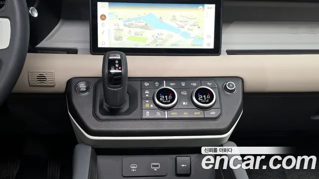 Land Rover Defender 2023 — фото 14