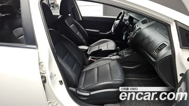 Kia K3 2015 — фото 10