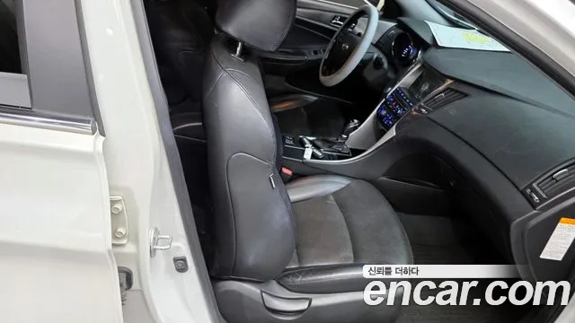 Hyundai Sonata 2014 — фото 12
