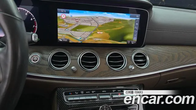 Mercedes-Benz E-Class 2019 — фото 15