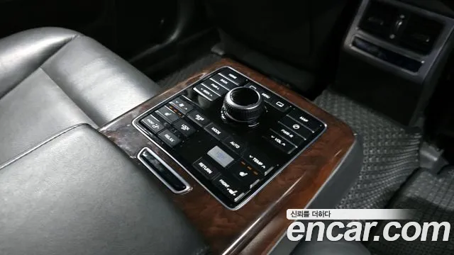Hyundai Equus 2013 — фото 19