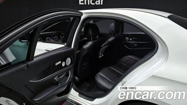 Mercedes-Benz E-Class 2019 — фото 12