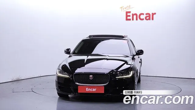 Jaguar XE 2016 — фото 3