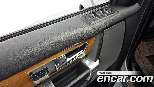 Land Rover Discovery 2012 — фото 19