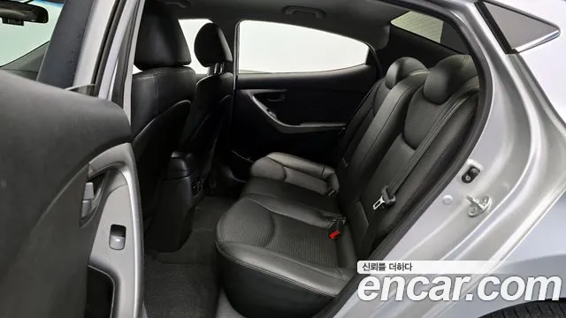 Hyundai AVANTE 2014 — фото 12