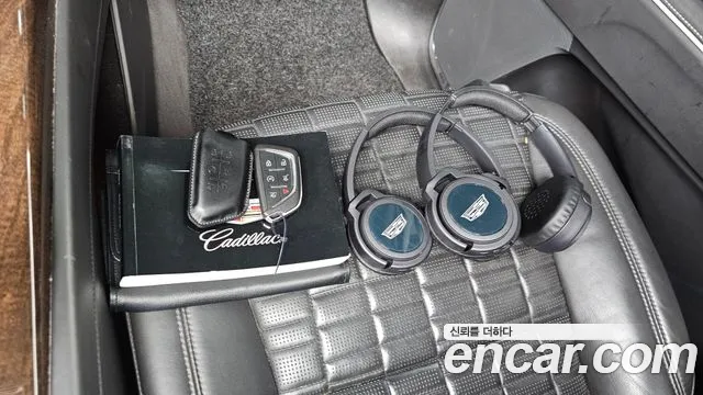 Cadillac Escalade 2022 — фото 17