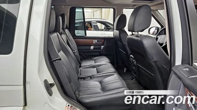 Land Rover Discovery 2016 — фото 12