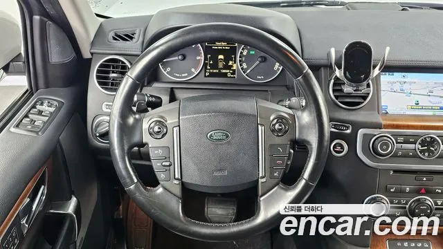 Land Rover Discovery 2016 — фото 13
