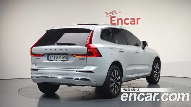 Volvo XC60 2023 — фото 2