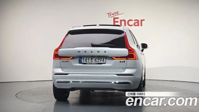 Volvo XC60 2023 — фото 4