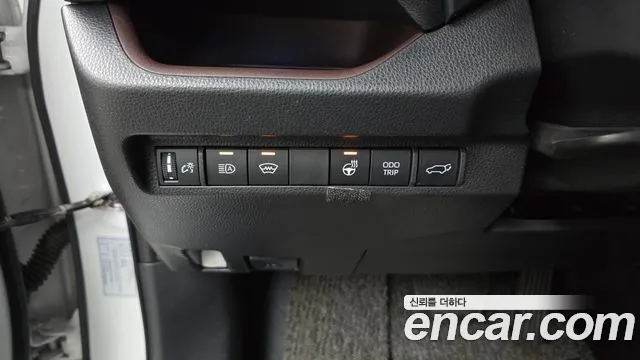 Toyota RAV4 2023 — фото 16