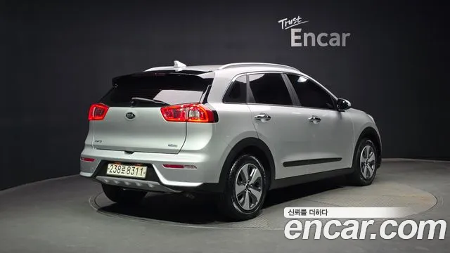 Kia Niro 2018 — фото 2