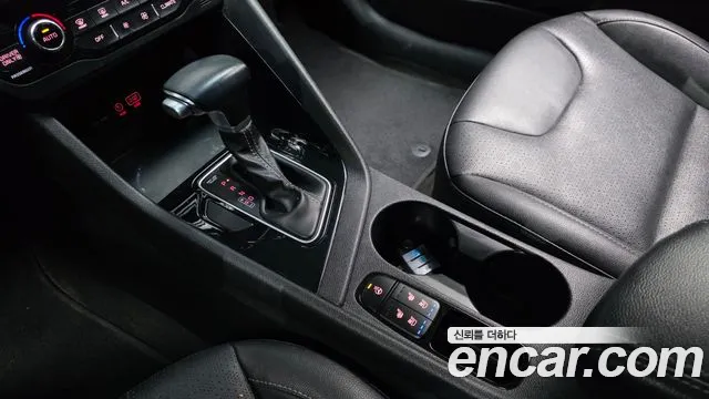 Kia Niro 2018 — фото 9