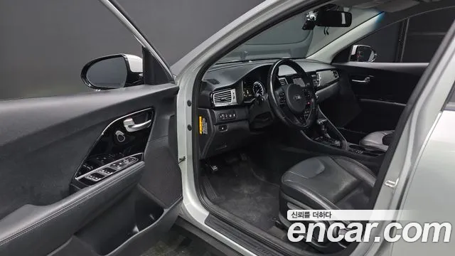 Kia Niro 2018 — фото 10