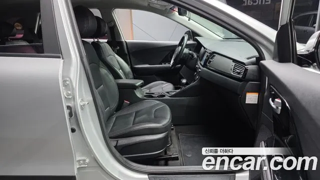 Kia Niro 2018 — фото 11