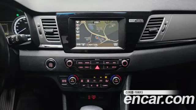 Kia Niro 2018 — фото 15