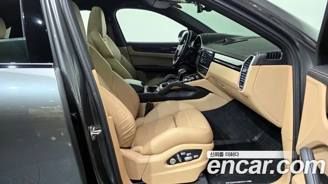 Porsche Cayenne 2020 — фото 11