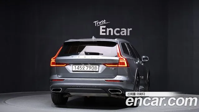 Volvo V60 2020 — фото 4