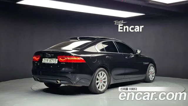 Jaguar XE 2018 — фото 2