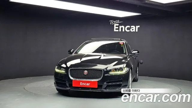 Jaguar XE 2018 — фото 3