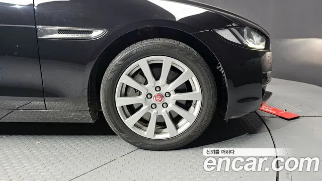 Jaguar XE 2018 — фото 5
