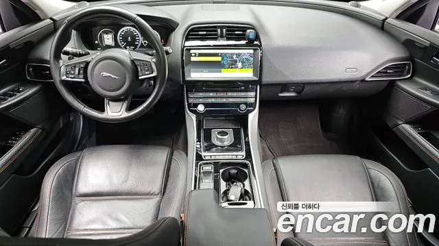 Jaguar XE 2018 — фото 7