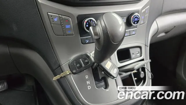 Hyundai Starex 2017 — фото 9