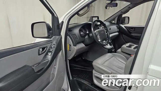 Hyundai Starex 2017 — фото 10