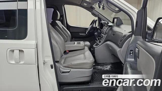 Hyundai Starex 2017 — фото 11