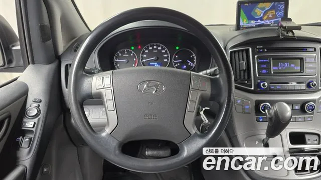 Hyundai Starex 2017 — фото 13