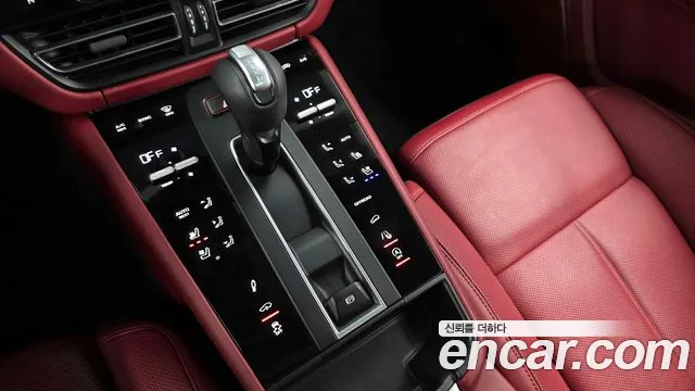 Porsche Macan 2022 — фото 9