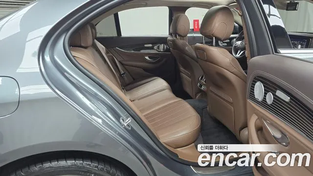 Mercedes-Benz E-Class 2019 — фото 12