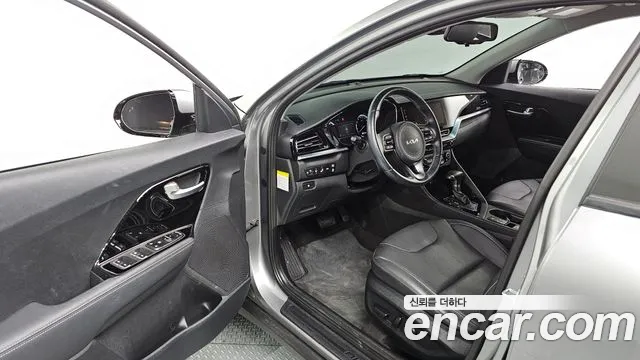 Kia Niro 2022 — фото 10