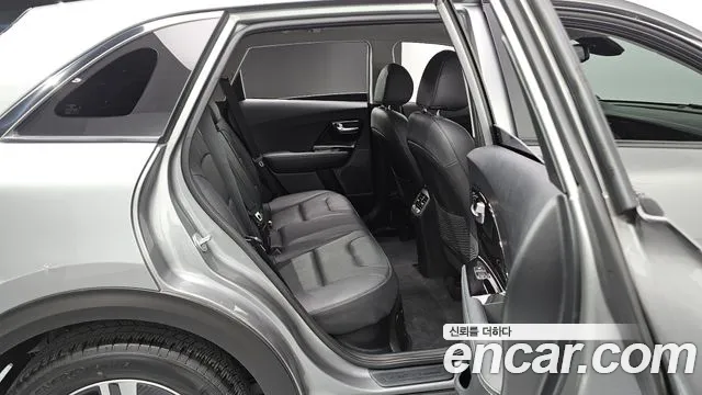 Kia Niro 2022 — фото 13