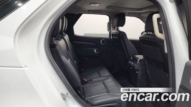 Land Rover Discovery 2017 — фото 12