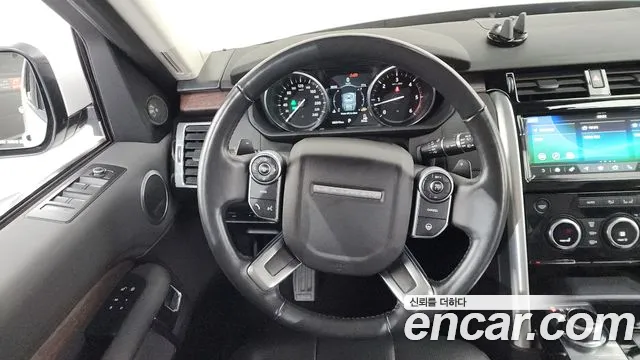 Land Rover Discovery 2017 — фото 13
