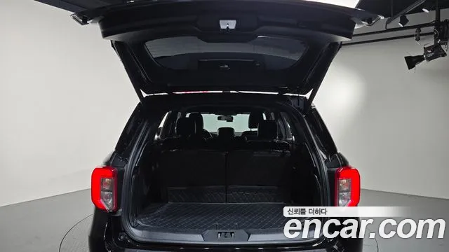 Ford Explorer 2020 — фото 20