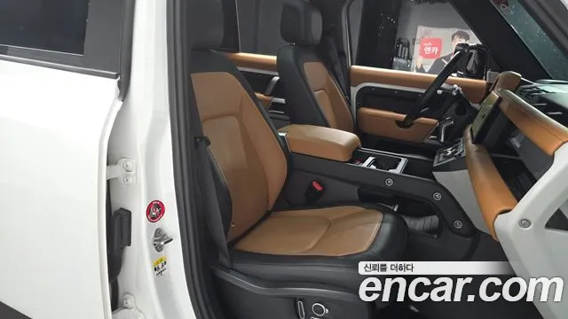 Land Rover Defender 2023 — фото 10