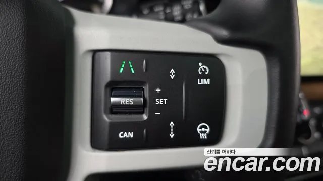 Land Rover Defender 2023 — фото 16